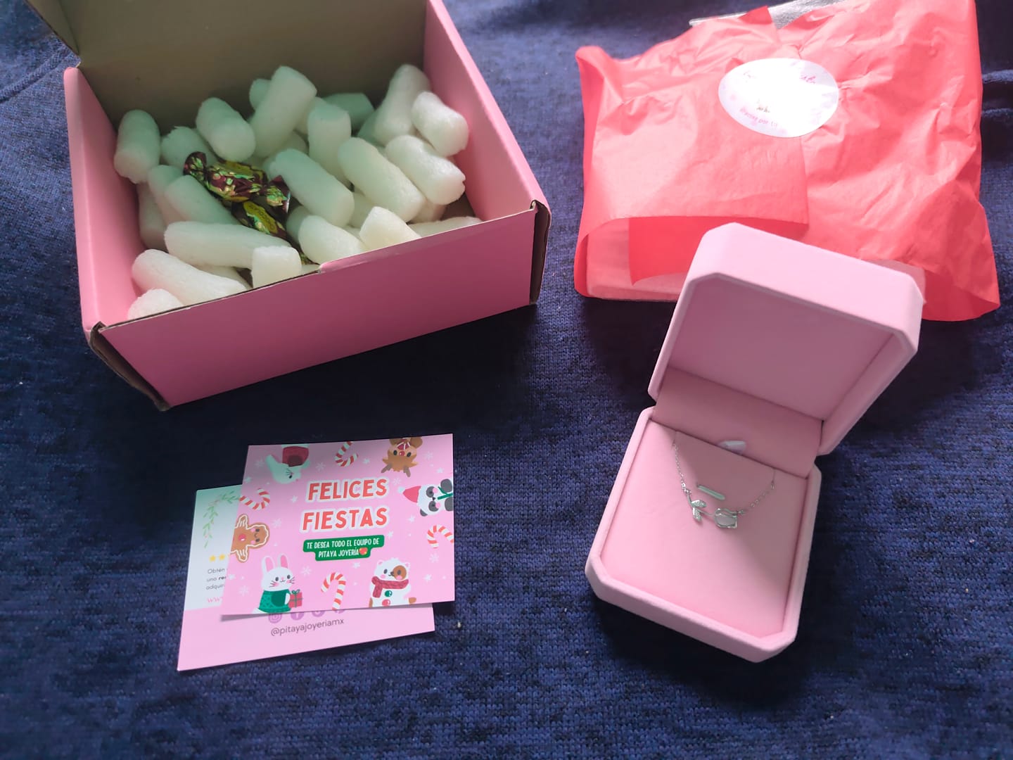 Customer photo review of Cajita de Regalo Petal para Collar y Pulsera