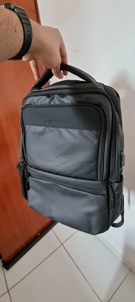 Customer photo review of Mochila Trabalho Masculina Portátil 15.6"