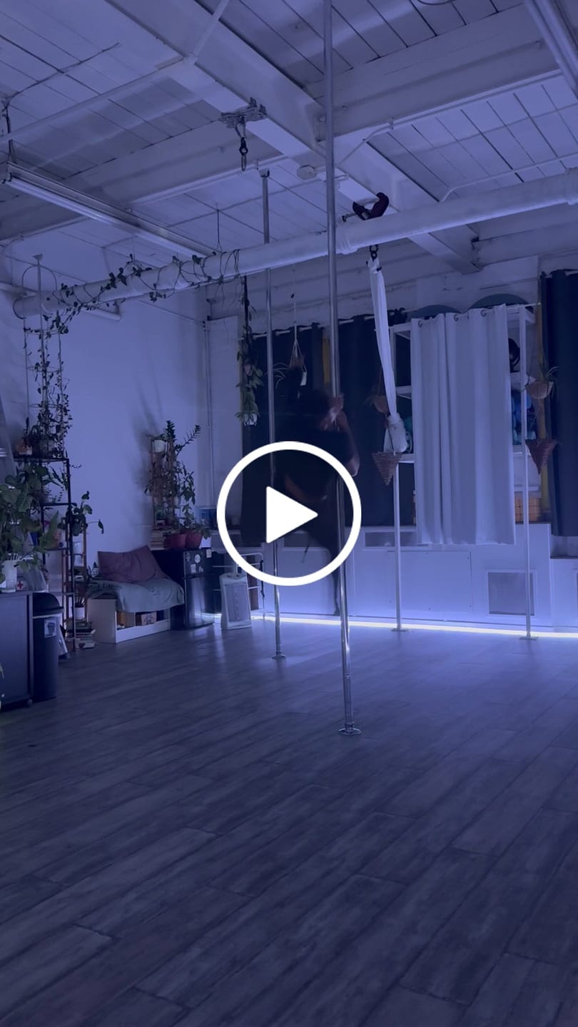 Customer video review of SMOOTH FOLDOVER LEGGING