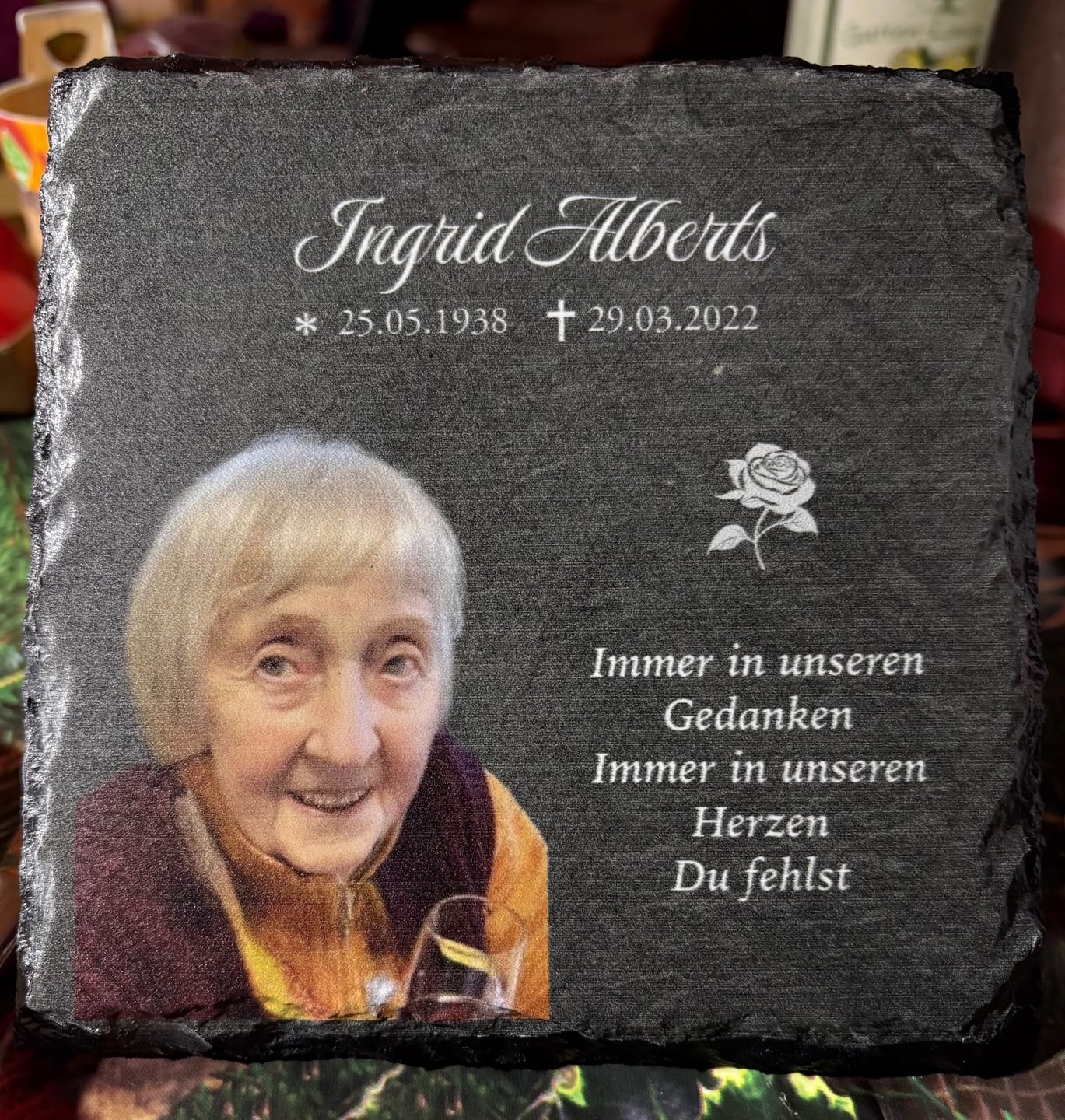 Customer photo review of Das schönste Denkmal - Individuelle Schieferplatte zum Andenken an Verstorbene