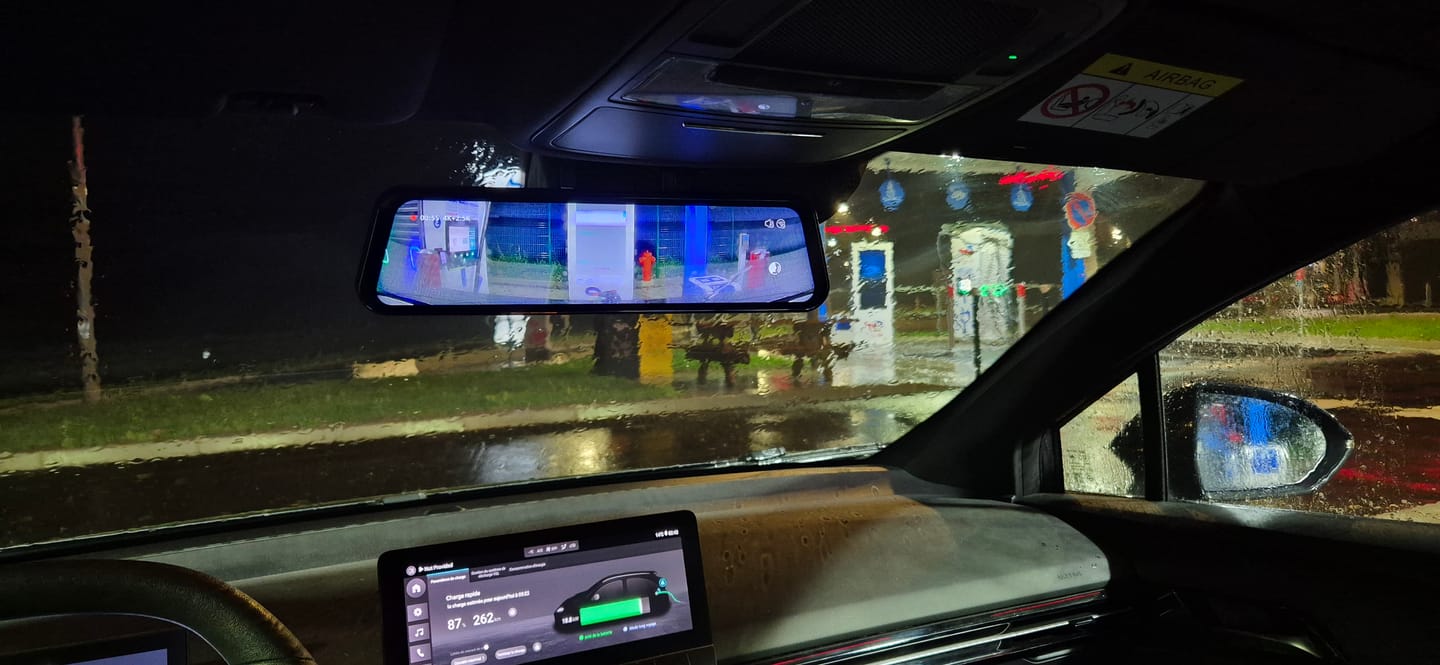 Customer photo review of WOLFBOX G900Pro 12MP WiFi Touch Screen Rear View Mirror Dash Cam Smart Mirror