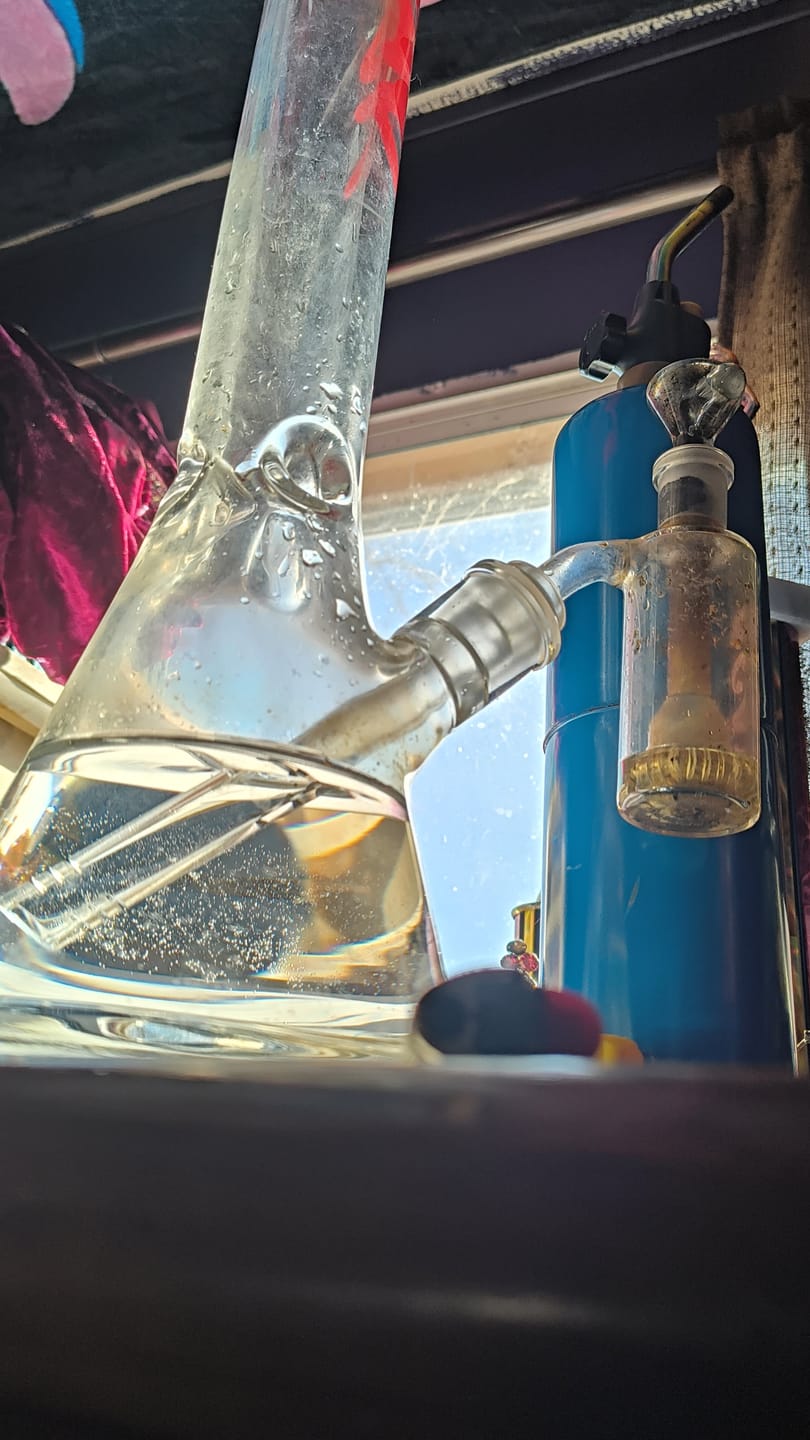 Customer photo review of 18" x 9mm thick classic Beaker Bong