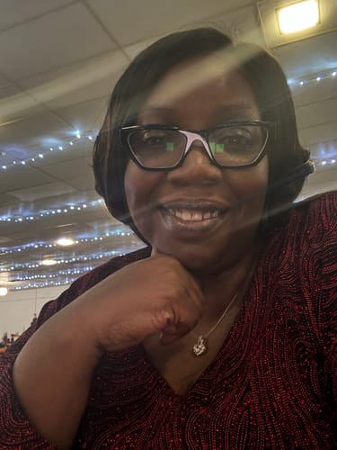 Customer photo review of CurlyMe Wear Go Blow Out Straight Bob 7x5 HD Lace Glueless Wig Pre-Bleached Tiny Knots
