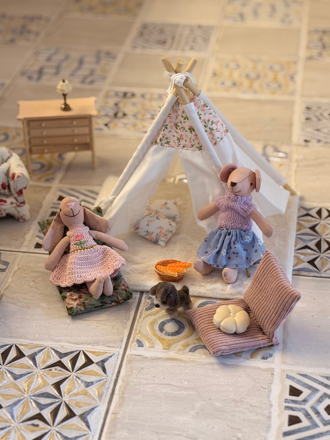 Customer photo review of Rainy Day Fort in the Living Room – Dollhouse Gift Box Set