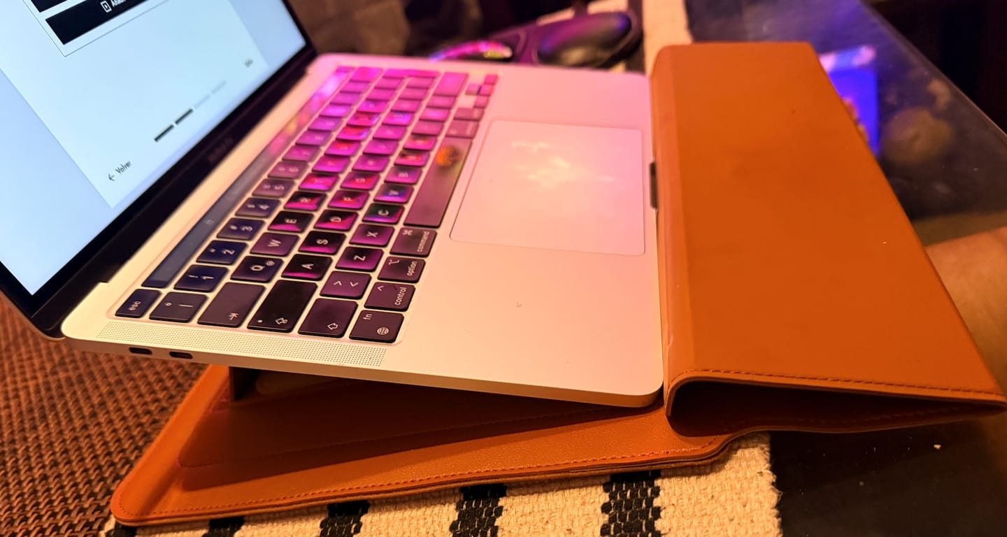 Customer photo review of Funda Notebook Smart Workstation