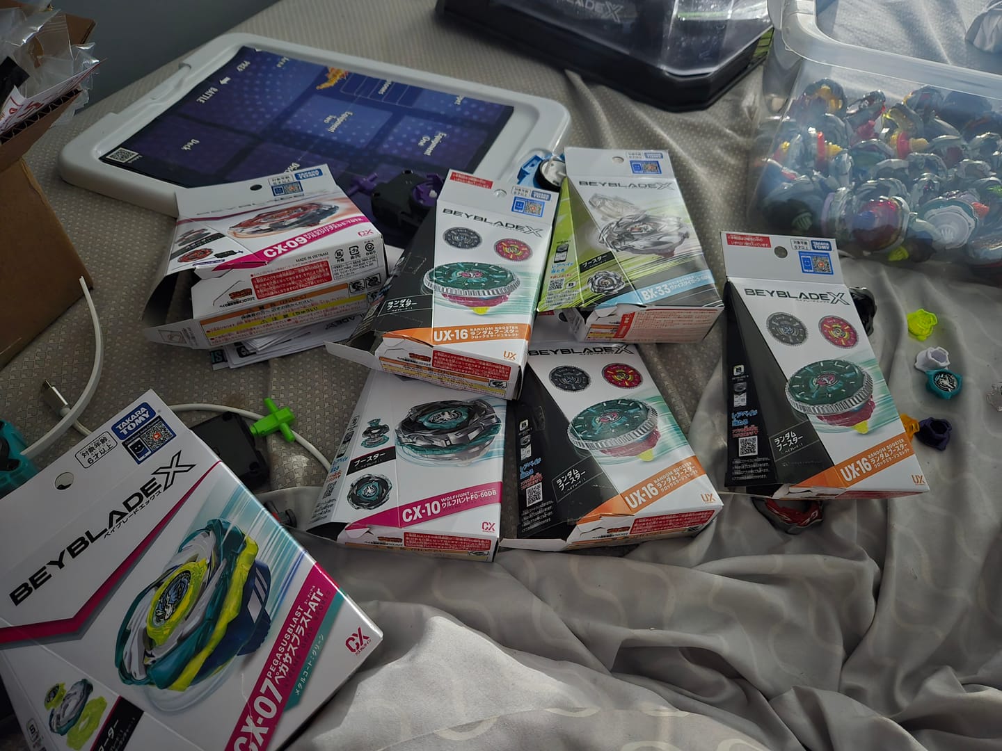 Customer photo review of Full Set Takara Tomy Beyblade X UX-16 ClockMirage