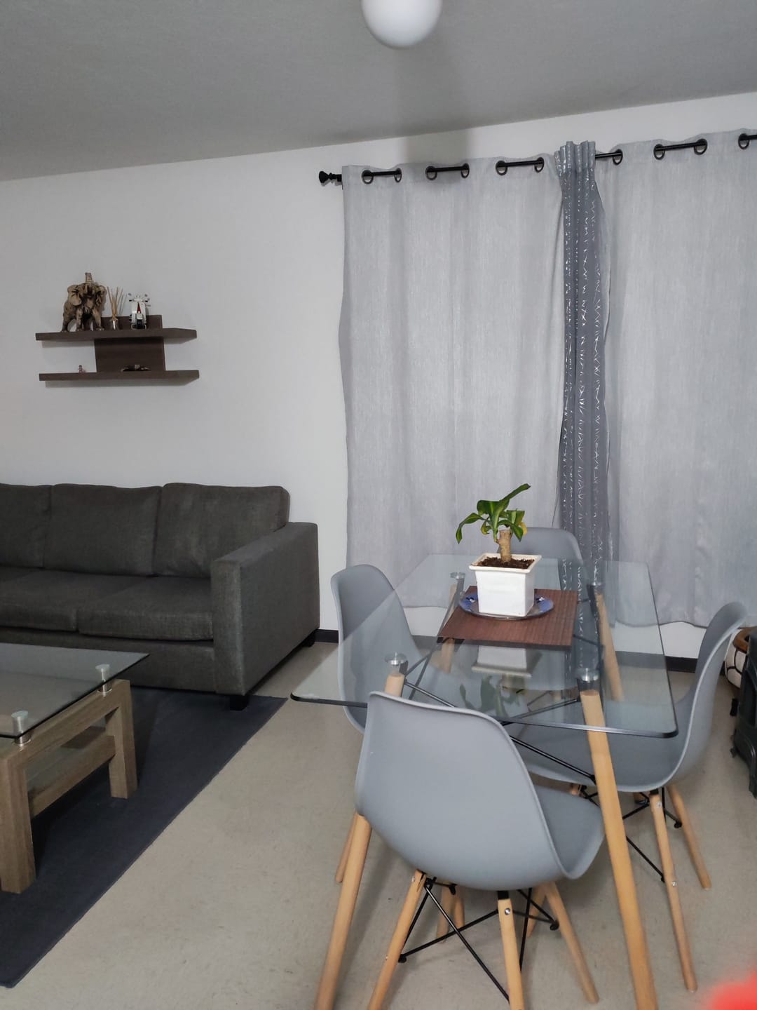 Customer photo review of Comedor Mesa Rectangular T5 + 4 Sillas Oslo