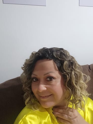 Customer photo review of Lace Front Babi Loira Cacheada Ondulada