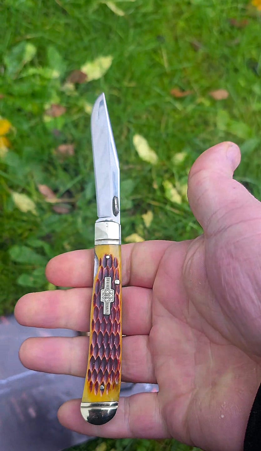 Customer photo review of Trapper Linerlock - Amber Jigged Bone