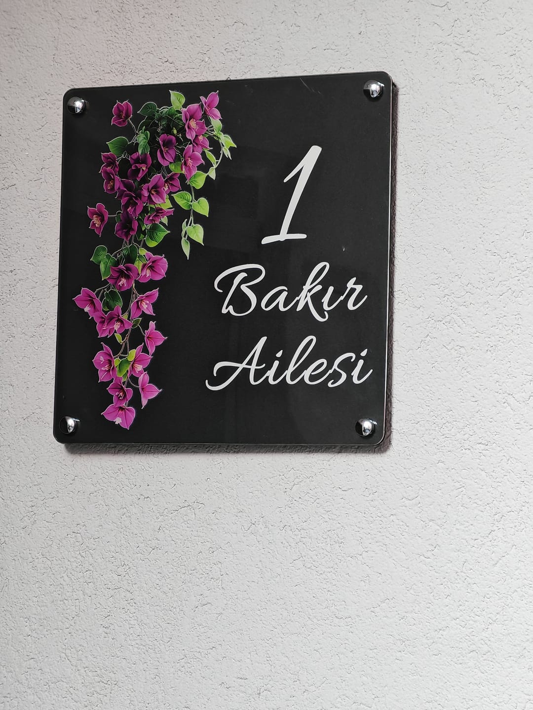 Customer photo review of Kişiye Özel Mor Sarmaşık Çiçekli Kapı İsimliği