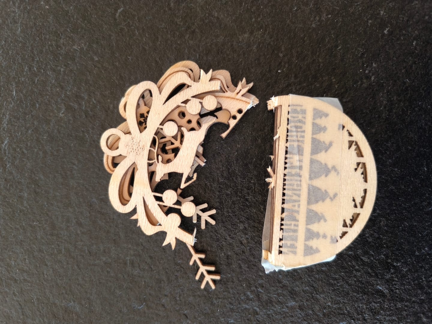 Customer photo review of Weihnachtskugel aus Holz Frohe Weihnachten (nicht personalisiert)