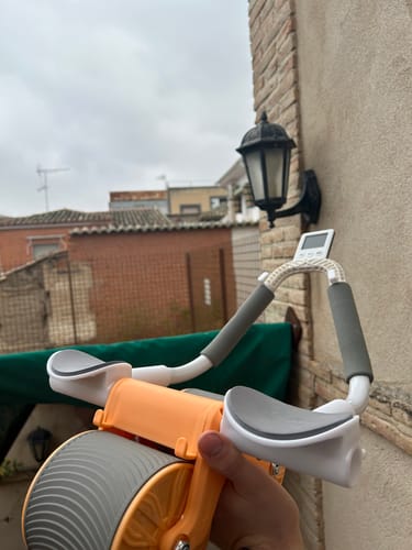 Customer photo review of Rodillo abdominal con apoyabrazos, cronometro y alfombrilla para rodillas