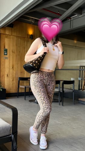 Reseña con foto de un cliente sobre Cartera De Hombro Maxi Tachas Éclat