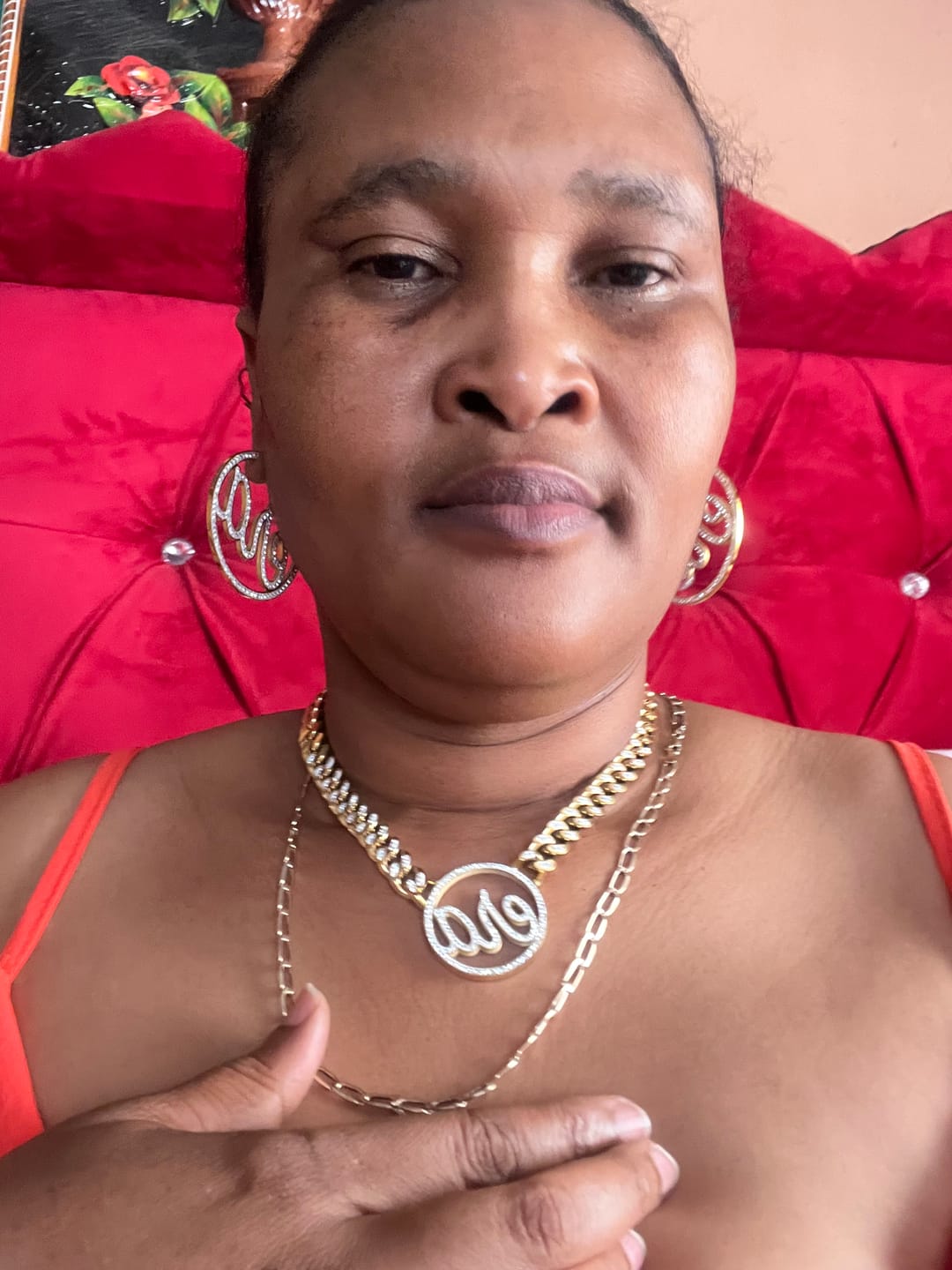 Customer photo review of Era Luxe Gold Choker