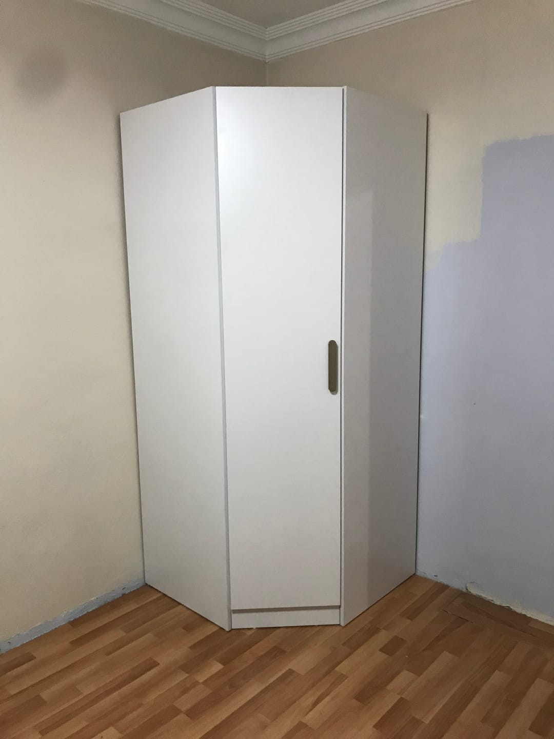Customer photo review of Rani BA140 Köşe Modül Gardırop Tek Kapaklı 6 Raflı Askılı Elbise Dolabı Tamamlayıcı Köşe Ünitesi Beyaz