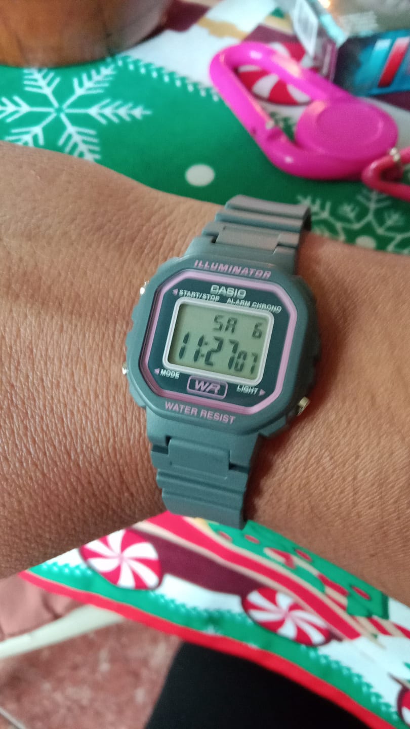Customer photo review of Reloj Casio Vintage LA-20WH-8ADF Gris Rosado