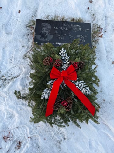 Customer photo review of Fresh Natural Christmas Grave Blanket