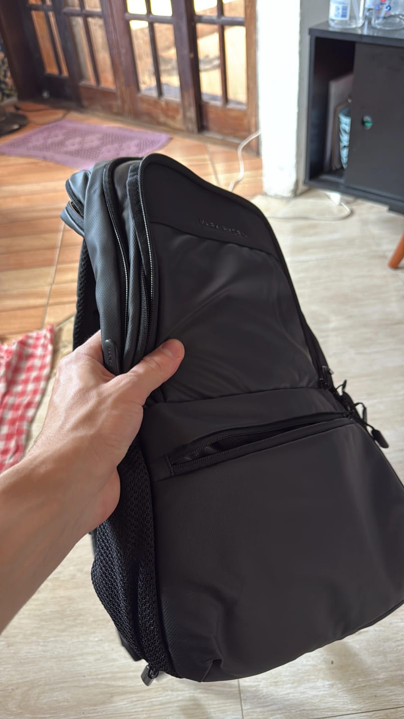 Customer photo review of Mochila Trabalho Masculina Portátil 15.6"