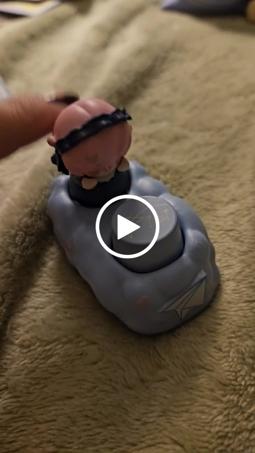 Customer video review of Alien Stage Freedom Stage Series Mechanical Keycap Blind Box