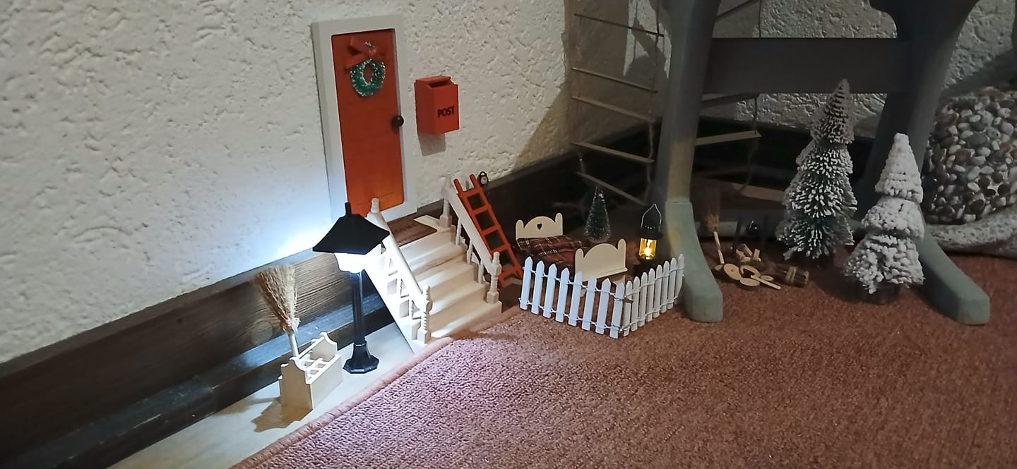 Customer photo review of Wichteltreppe – Mini-Holztreppe als Zubehör zur Wichteltür