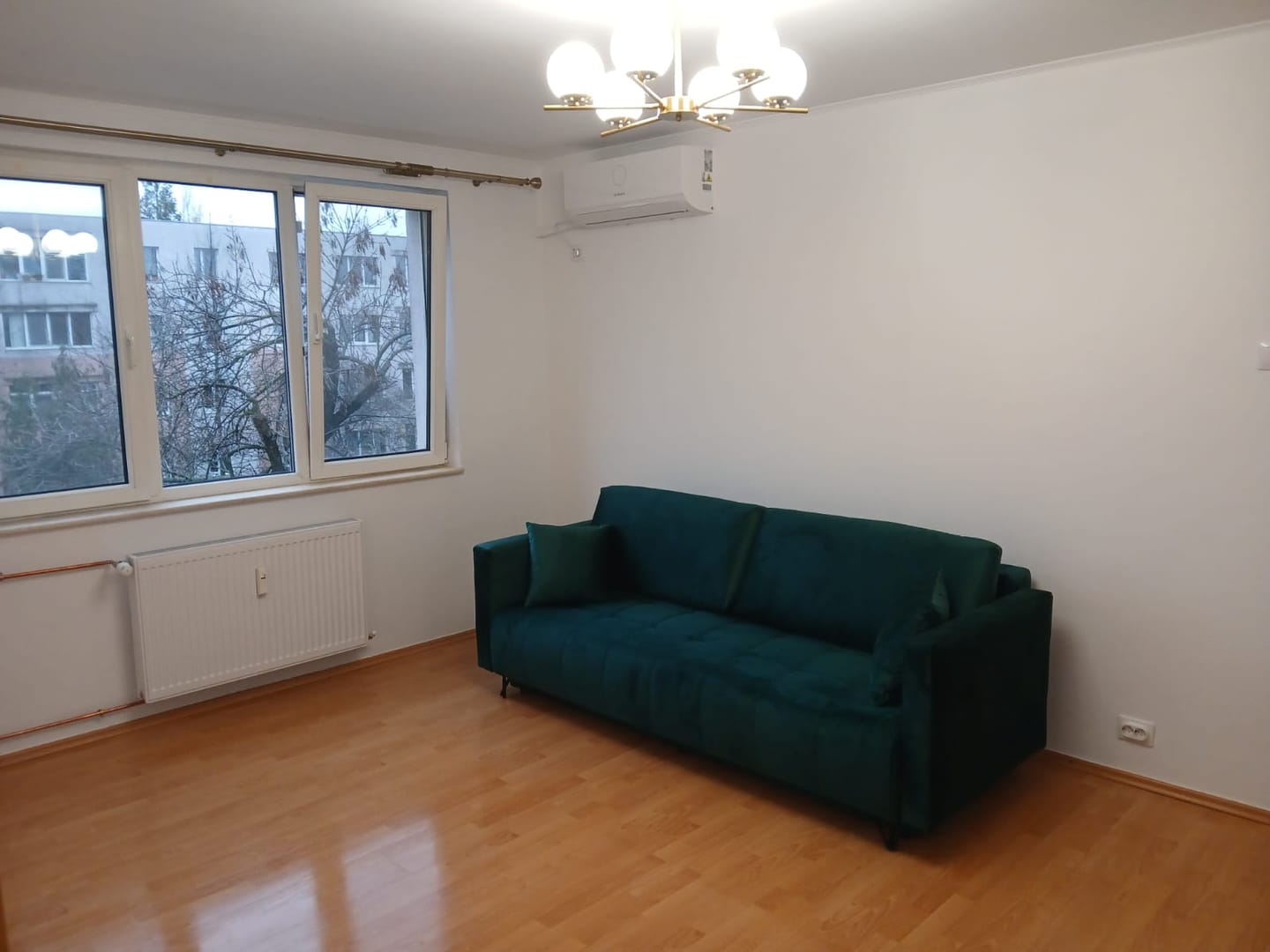 Customer photo review of Canapea extensibila Aldo 3L, stofa catifelata verde - Monolith 37, cu lada depozitare, 227x106x92 cm
