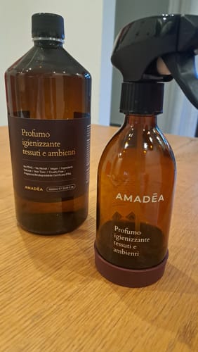 Customer photo review of Profumo "Classic" igienizzante tessuti e ambienti - Ricarica da 1L