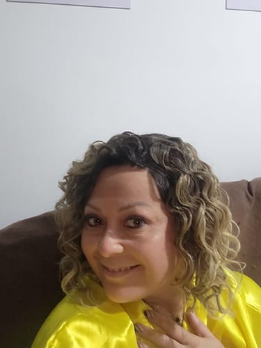Customer photo review of Lace Front Babi Loira Cacheada Ondulada