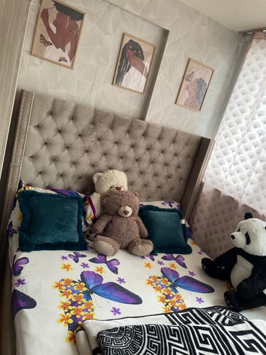 Customer photo review of Lit capitonné design velours avec grande tête de lit - ELARA