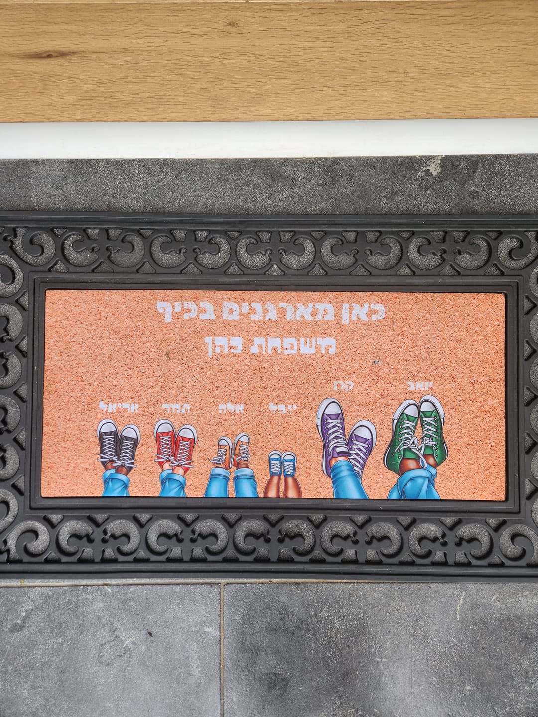 Customer photo review of שטיח לבית בעיצוב אישי נעלי קונברס - שטיח כניסה לבית בעיצוב אישי - שטיח בעיצוב אישי