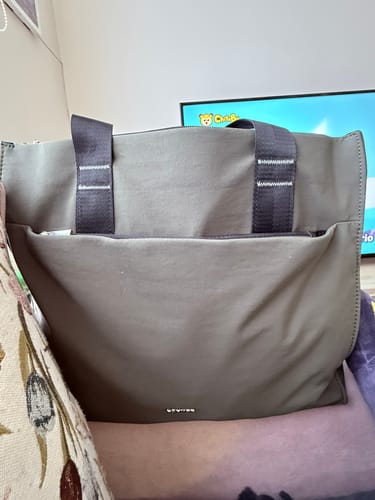 Reseña con foto de un cliente sobre Cartera De Hombro Notebook Nylon Icónica