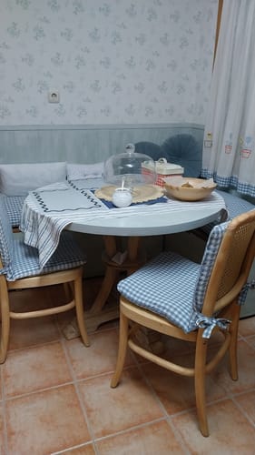 Customer photo review of CARACAS - Lot de 2 chaises en bois massif et rotin naturel