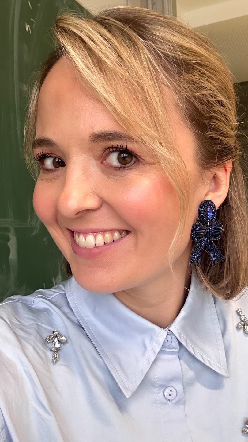 Customer photo review of Festliche Soutacheohrringe als dunkelblaue Schleife