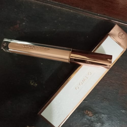 Customer photo review of O.TWO.O LIGHTWEIGHT AND SEAMLESS CONCEALER