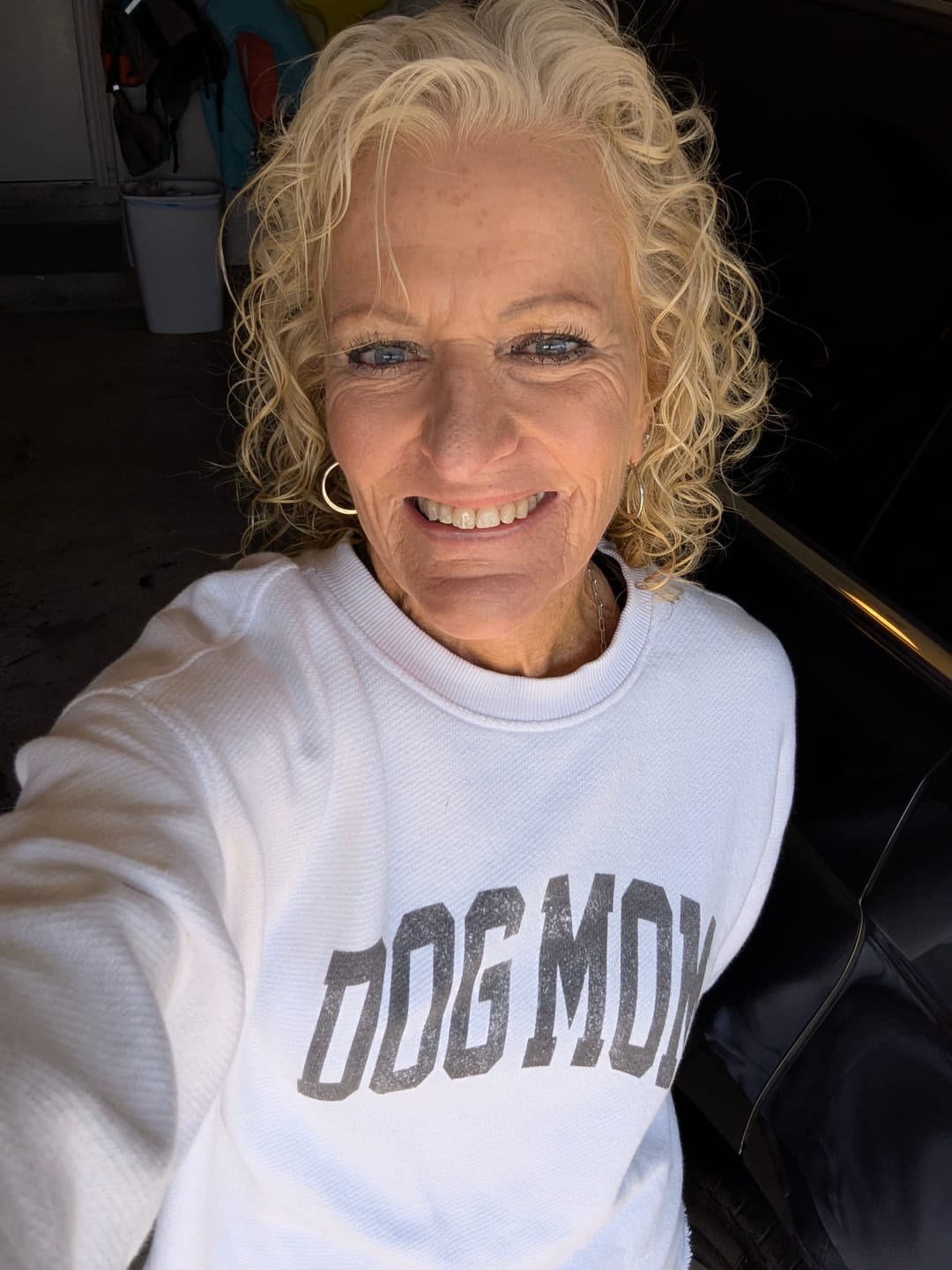 Customer photo review of Dog Mom Distressed Arch