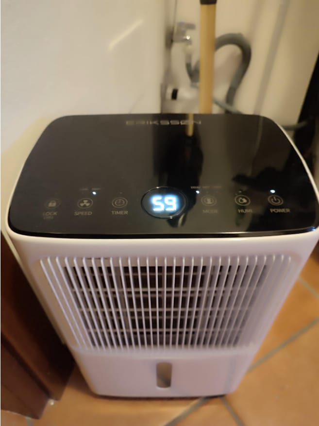 Customer photo review of Erikssøn Luchtontvochtiger - Dry Pro Plus - Tot 16L / dag - Zwart
