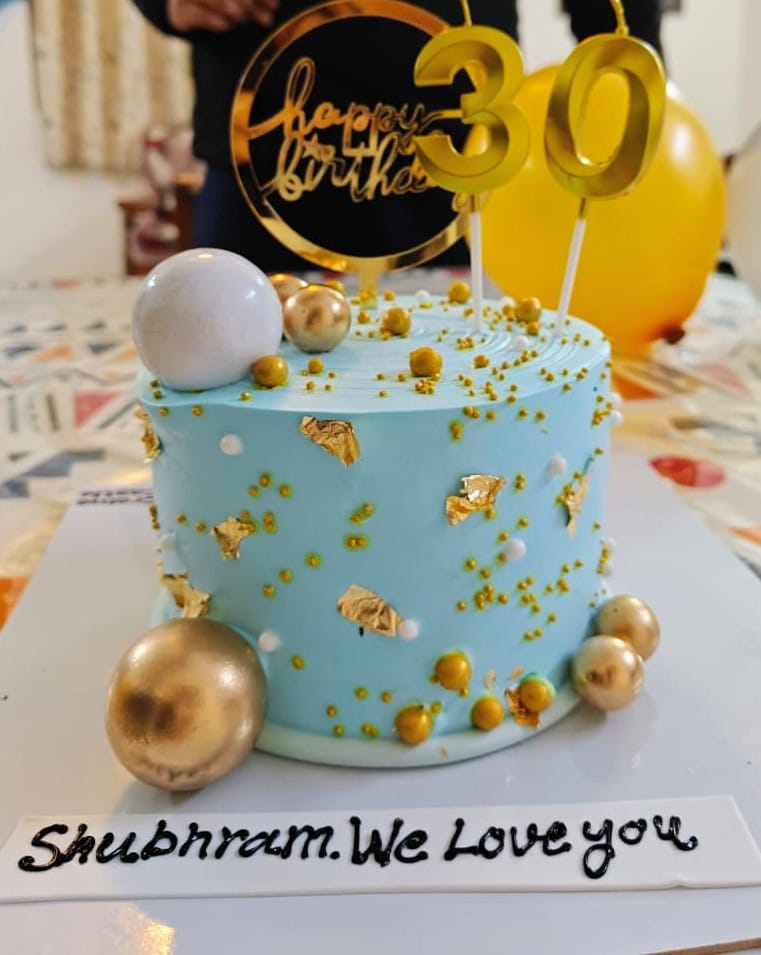 Customer photo review of Golden Blue Cake