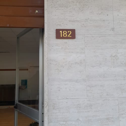 Customer photo review of Numero civico modello Stencil Horizontal