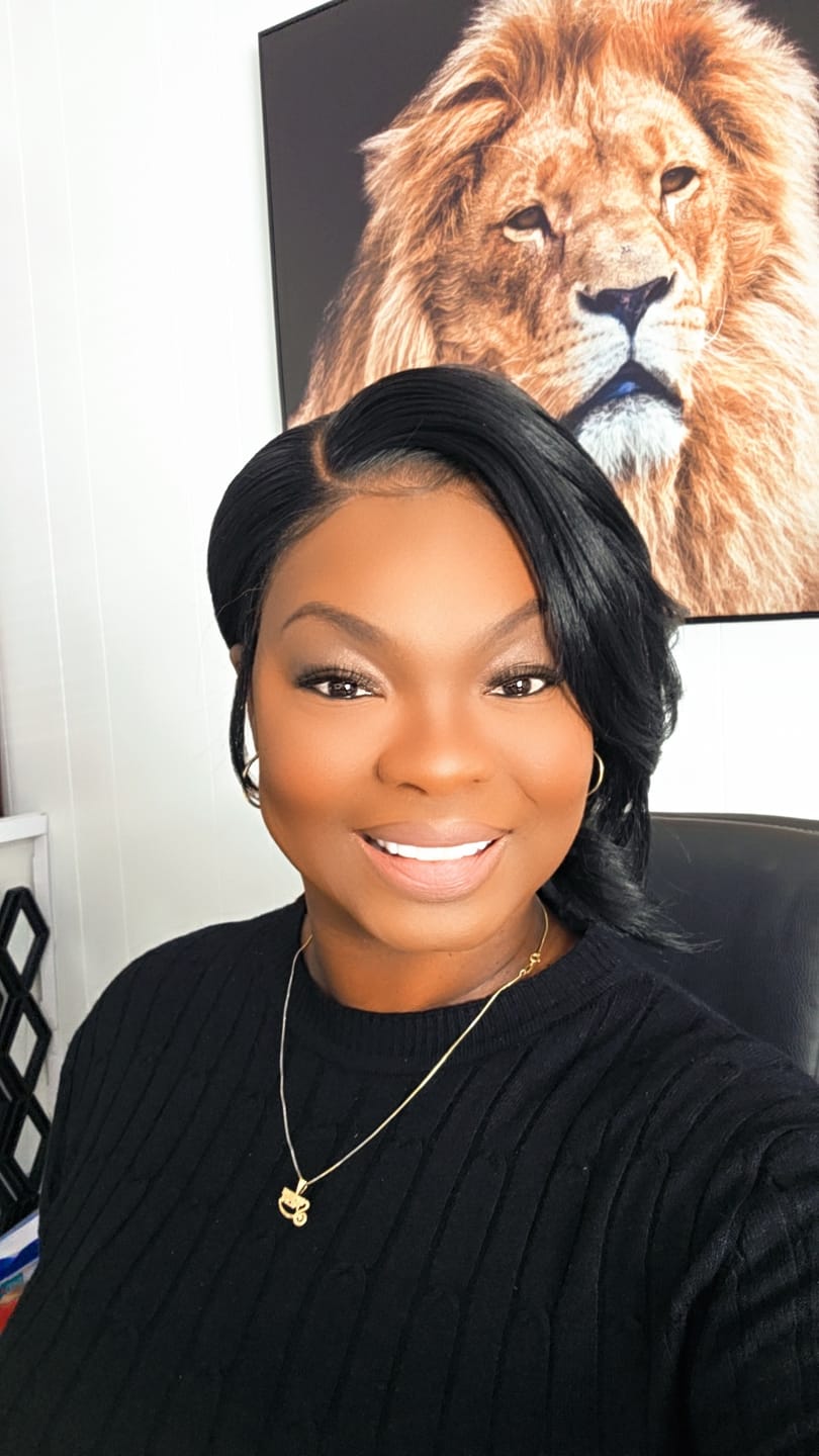 Customer photo review of Sensationnel Chic Bob Glueless 5" Deep Part HD Lace Wig - BOB UNIT 9