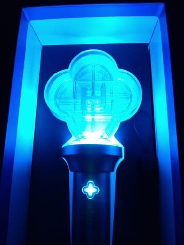 Customer photo review of KPOP DEMON HUNTERS - HUNTRIX Official Light Stick