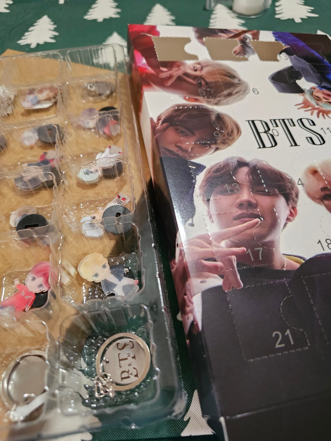 Customer photo review of Elyova™ BTS Advent Calendar