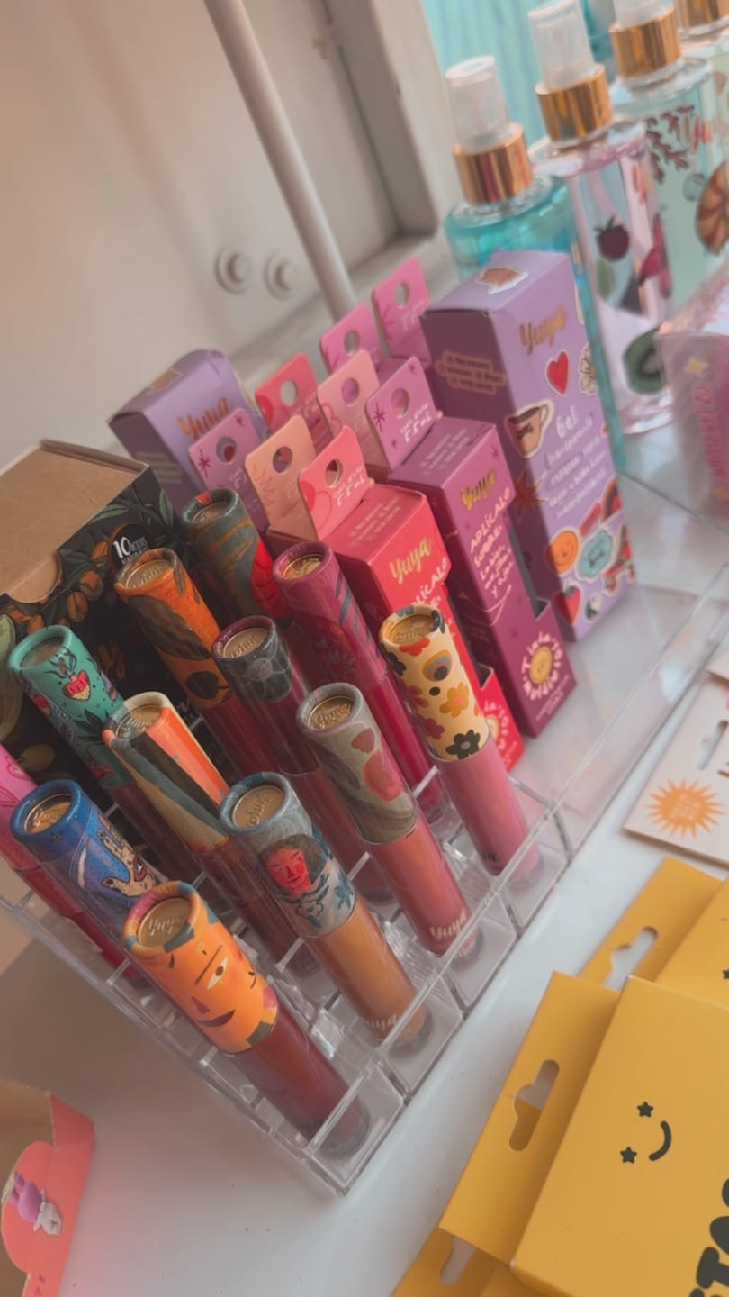 Customer photo review of Yuya - Paquete 6 Labiales Velvet (Te Quiero, Recuerdo, Querido, Roseta, Viva, Traviesa)