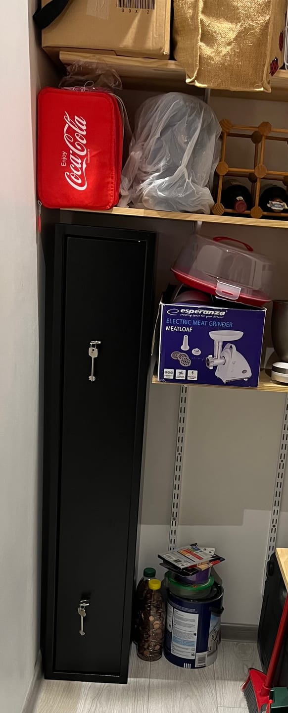 Customer photo review of Cogswell & Harrison 4 Gun Extra Deep Safe