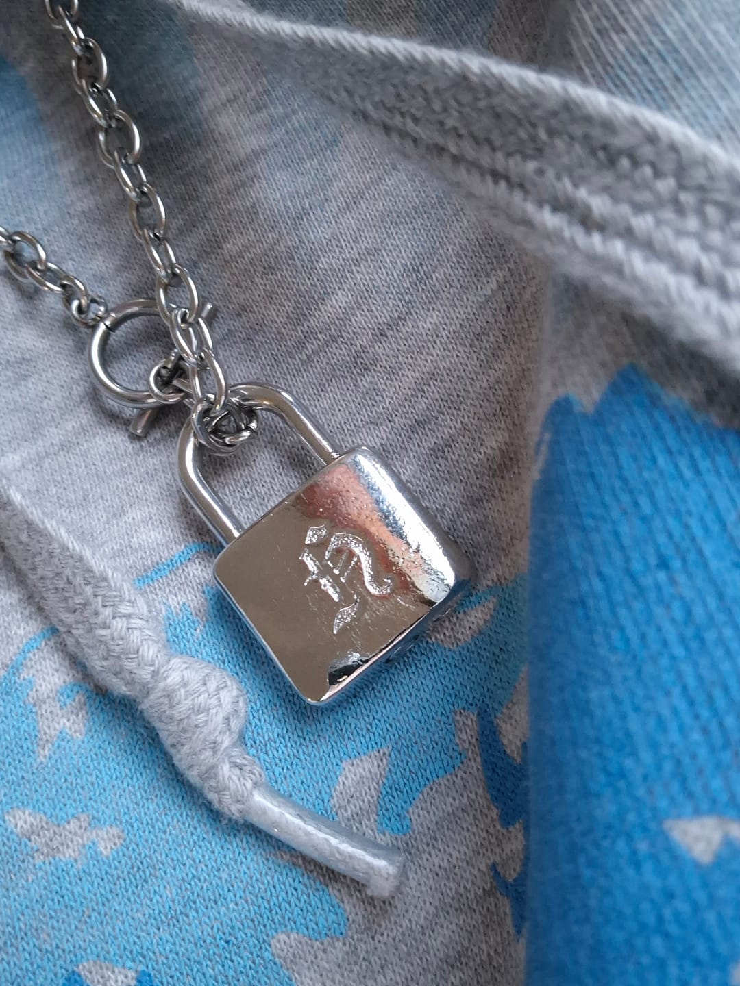 Customer photo review of SKZ World Tour Dominate: celebrATE Necklace by Hyunjin