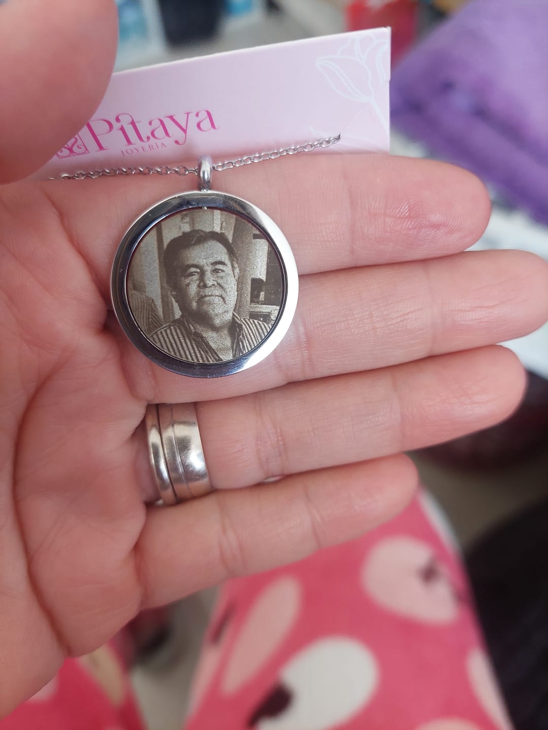 Customer photo review of Relicario Love Personalizado