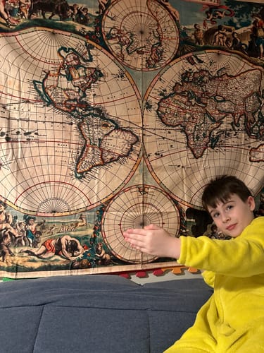 Customer photo review of Vintage World Map Duvar Örtüsü