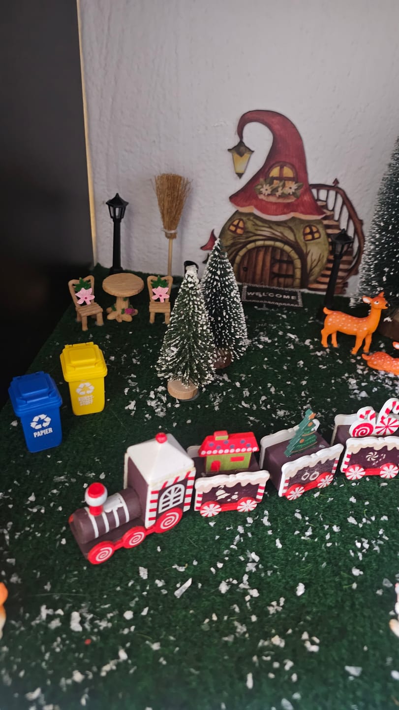 Customer photo review of Mini Mülltonnen für die Wichteltür + Recycling Memo