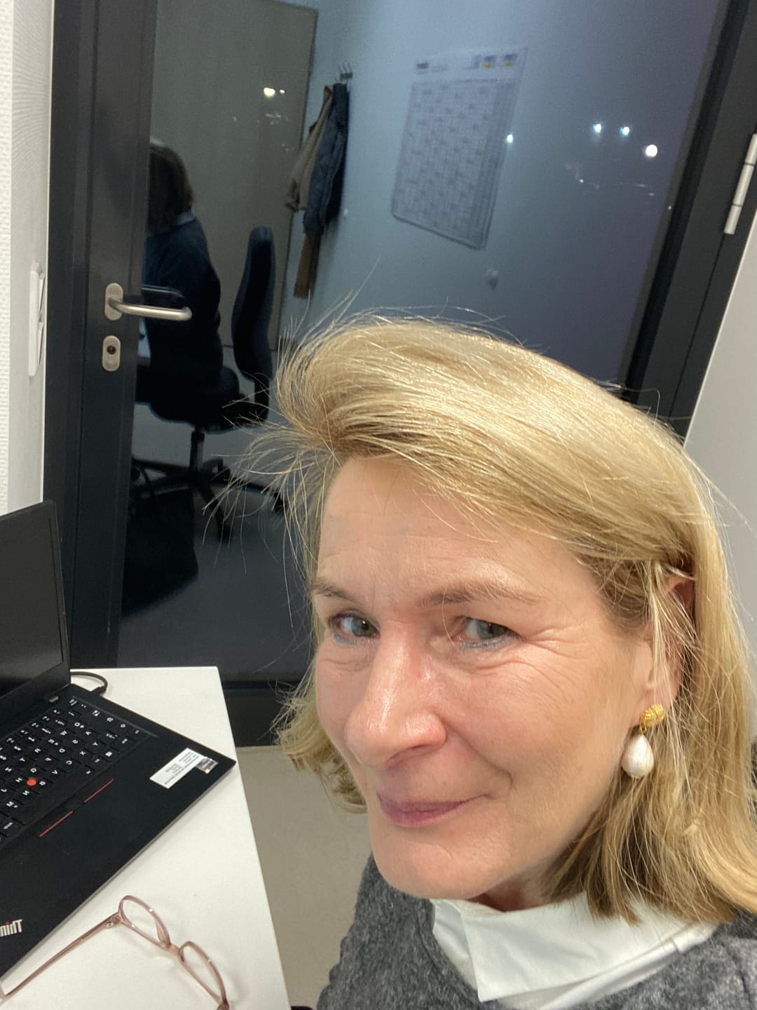Customer photo review of Vergoldete Knoten-Ohrstecker mit leichtem Baumwolltropfen