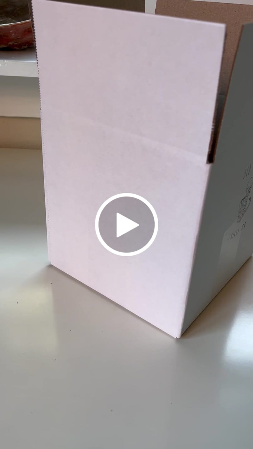 Customer video review of 165 x 165 x 165mm Regular White Mailing Box B149