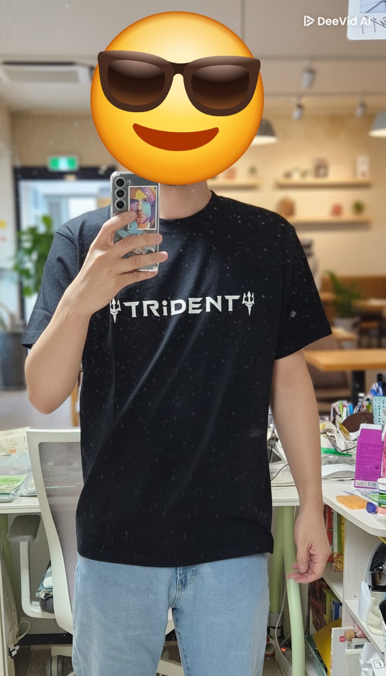 Customer photo review of TRiDENT Logo T-shirt