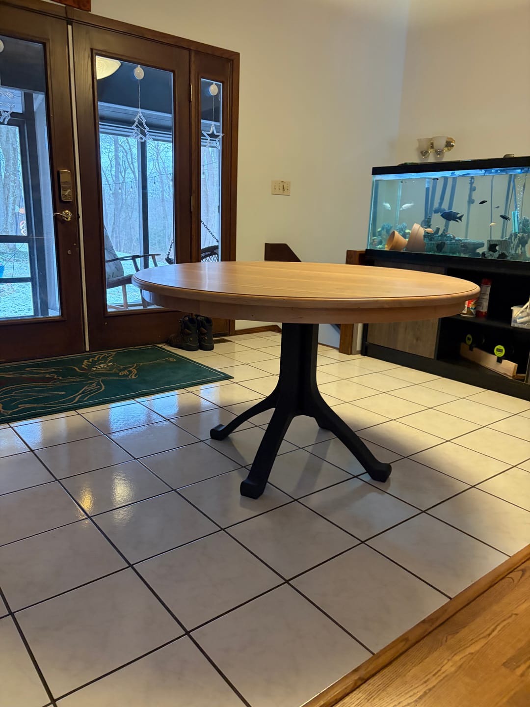 Customer photo review of Table Base 213 Wishbone 28" H for Round Dining Tabletop